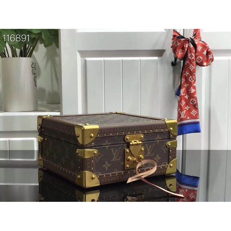 l**is V*t*n monogram makeup box