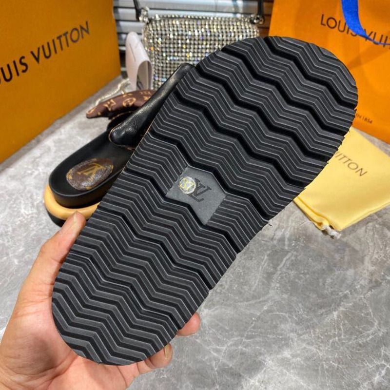 l**is V*t*n pool pillow comfort mules