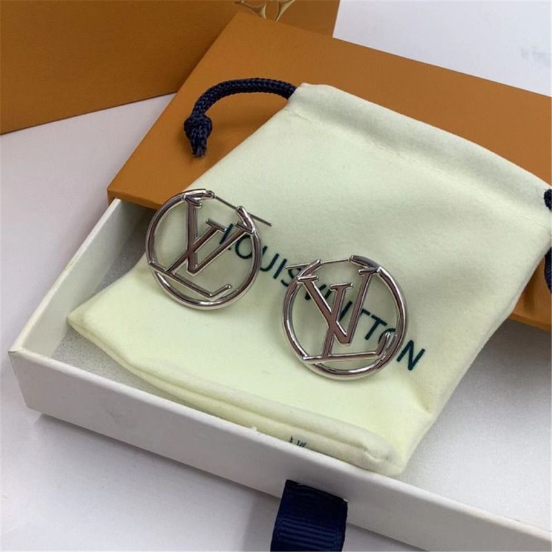 l**is V*t*n logo earing