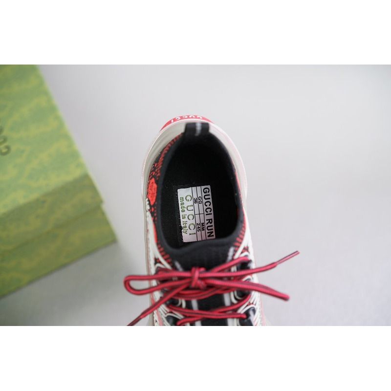 G*u*i run red/black sneakers