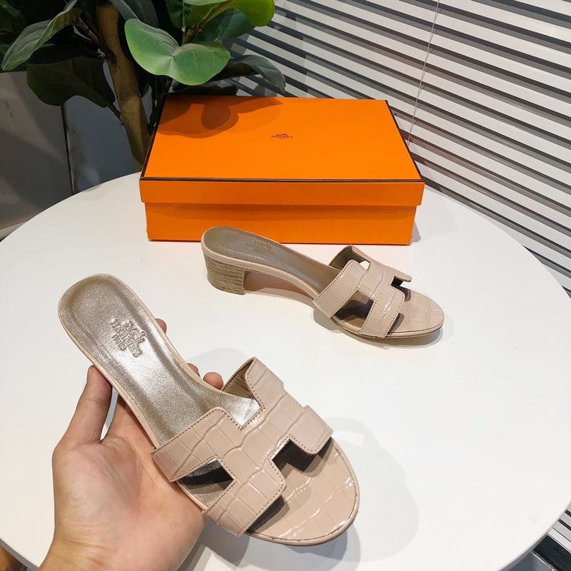 H**mes oasis crocodile sandals in bisque