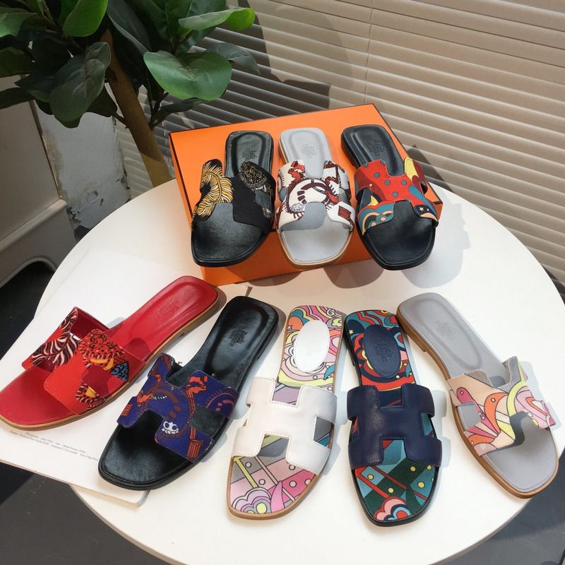 H**mes oran sandals in black