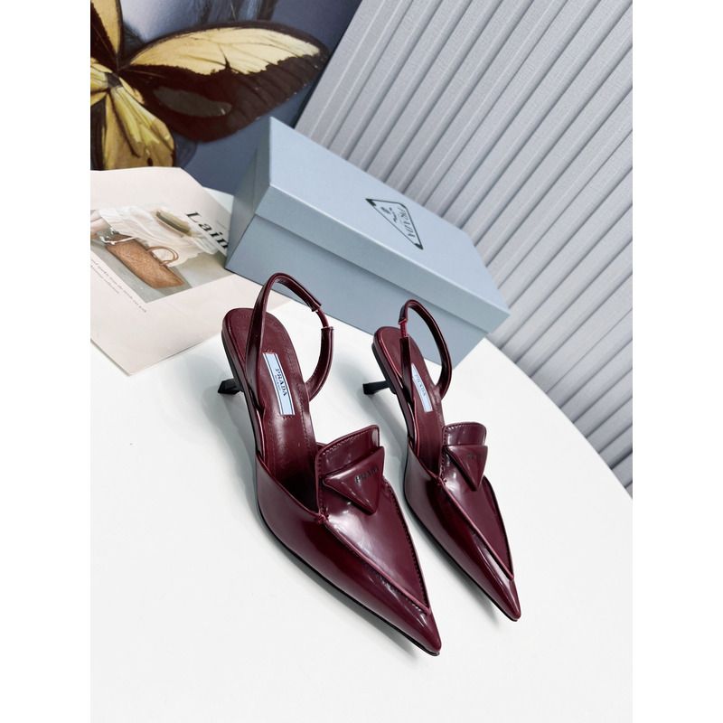 Pra*a logo patent leather pointy toe mule in wine