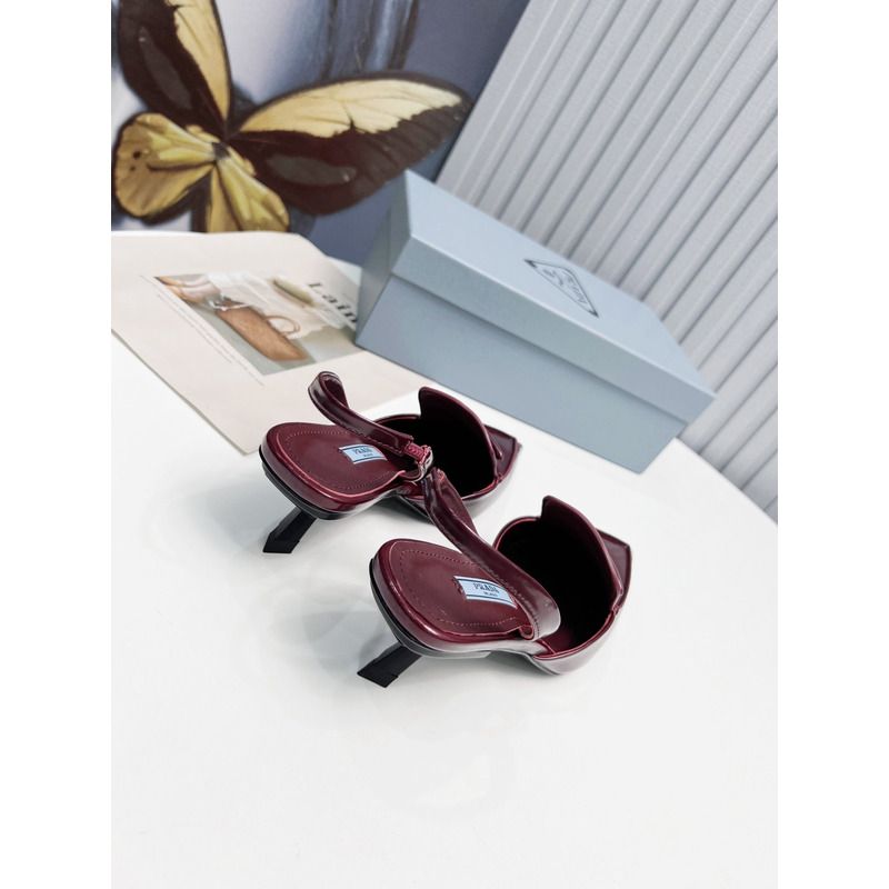 Pra*a logo patent leather pointy toe mule in wine
