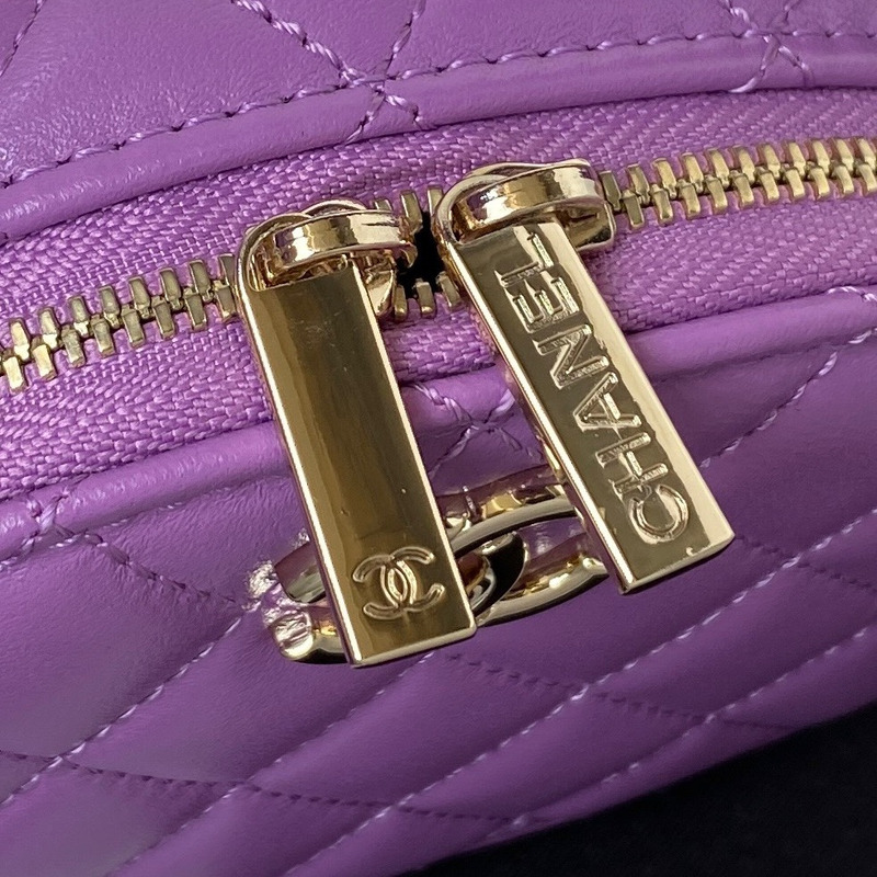 Ch*el vanity case - shiny lambskin & gold-tone metal purple