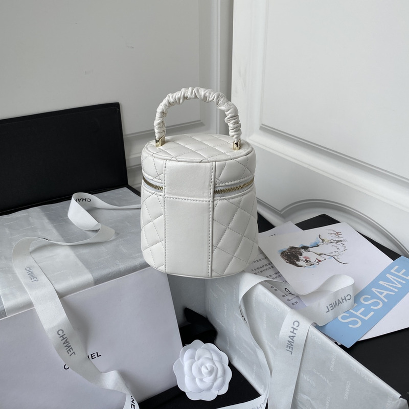 Ch*el  white small bucket  13.5cm-13.5cm-11.5cm
