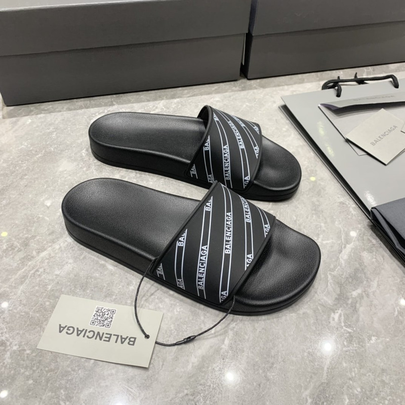 Ba*len*cia*ga black logo pool slides in grain rubber