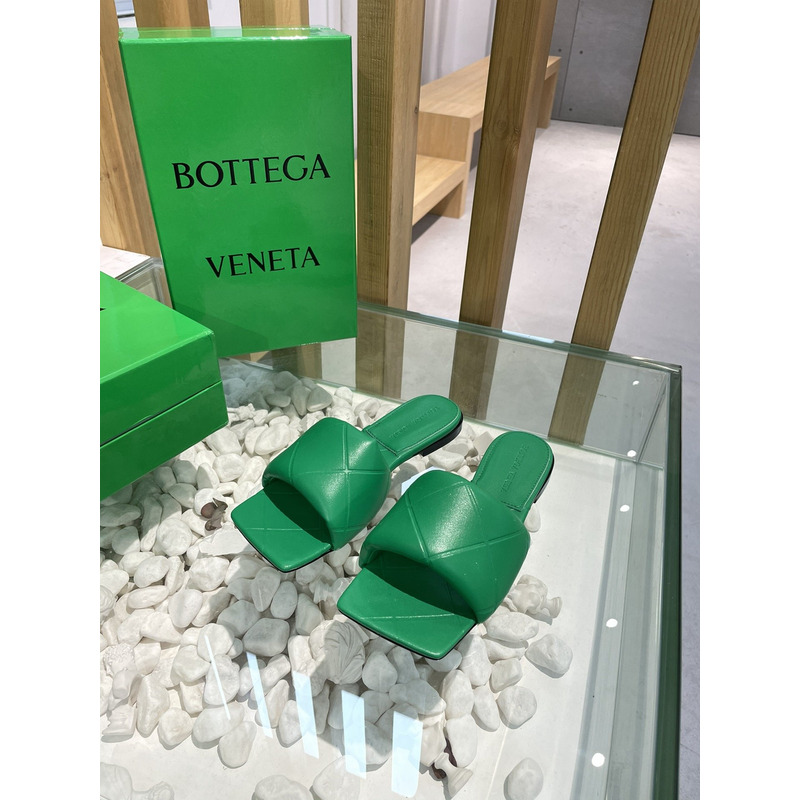Bo*te*ga ve*ne*ta rubber lido sandals parakeet