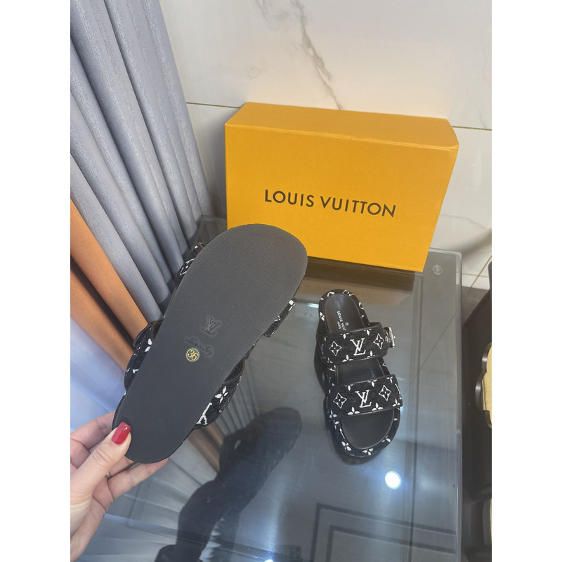 l**is V*t*n jumbo flatform printing mule black
