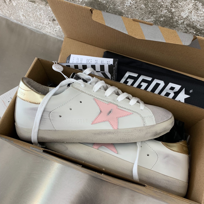golden goose men’s S*per-star sneakers with pink star and golden heel tab