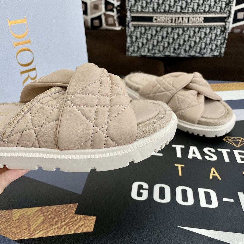 D*or dtwist-slipper leather with cannage motif beige