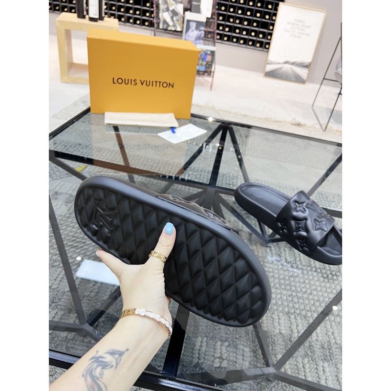 l**is V*t*n waterfront slippers black