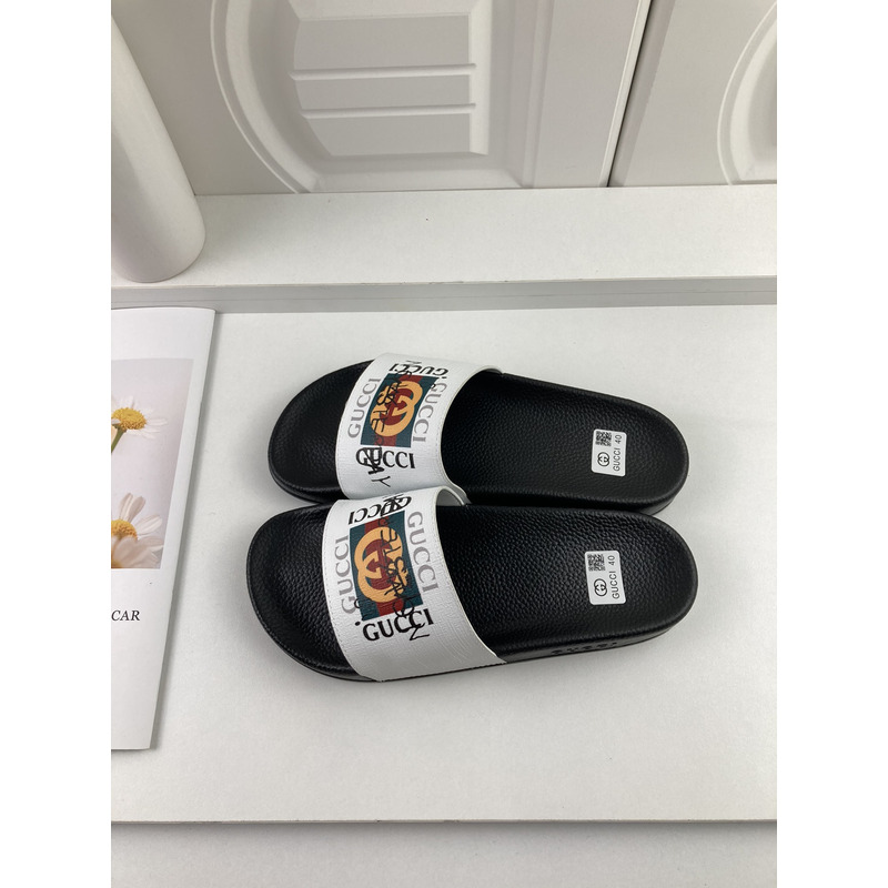 G*u*i sandal motif slide