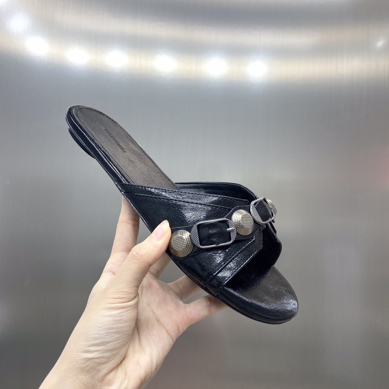 Ba*len*cia*ga cagole leather sandals