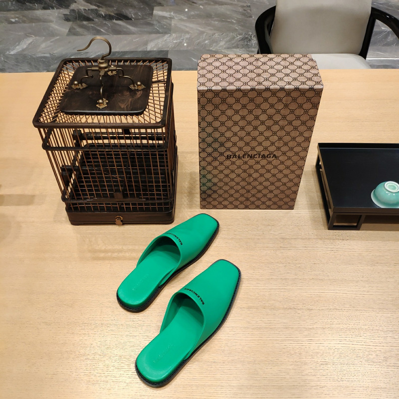 Ba*len*cia*ga cosy logo-print leather mules green