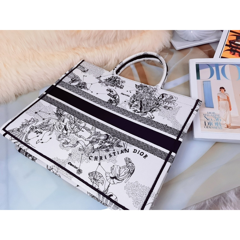 D*or constellation embroidered tote bag white