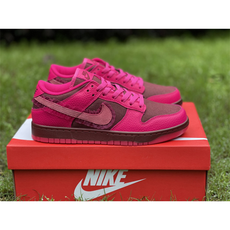 Nike Dunk Low Valentines Day Sneakers