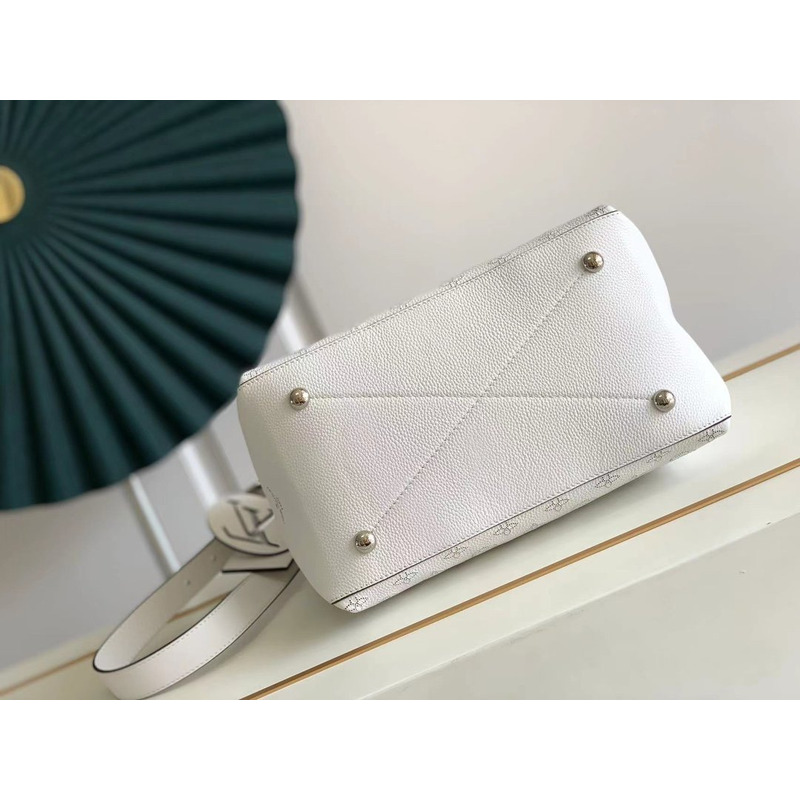 l**is V*t*n beaubourg hobo leather handbag  white m56073