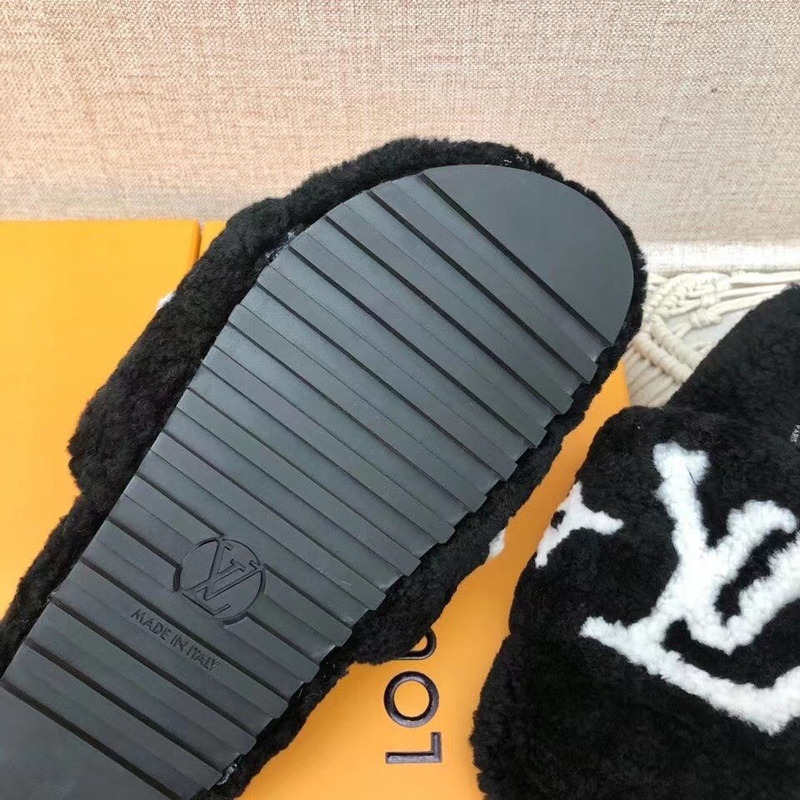 l**is V*t*n magnetic fluffy shearling slippers balck