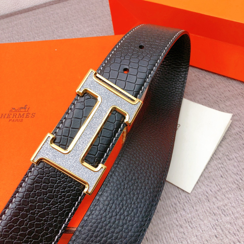 H**mes h logo with gold edge belt