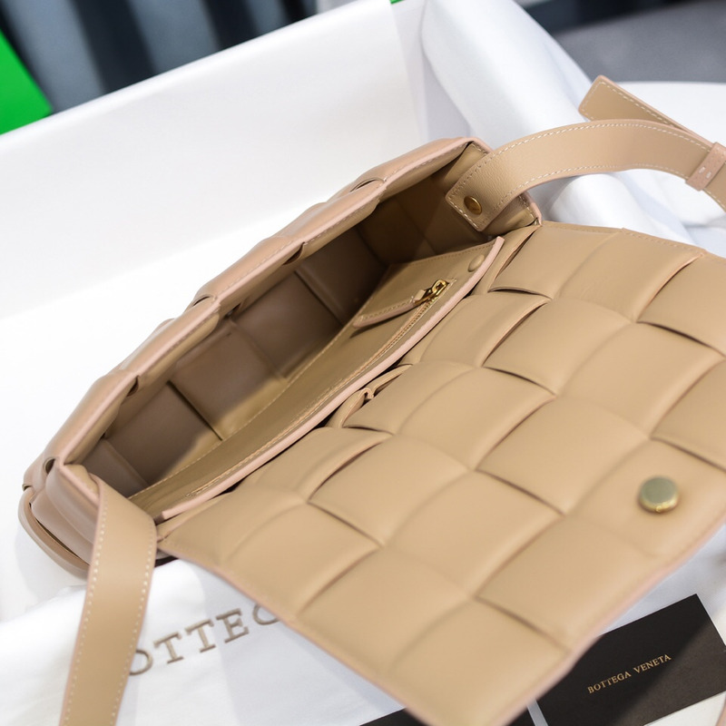 Bo*te*ga ve*ne*ta padded cassette leather shoulder bag beige