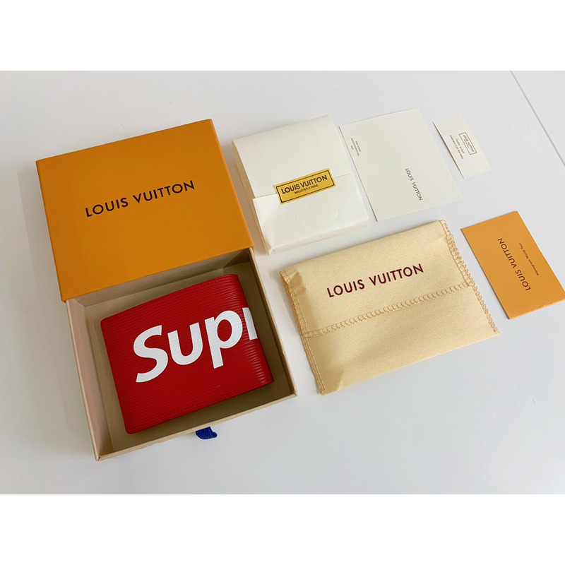 l**is v*t*n x S*p*e slender wallet epi wallet red