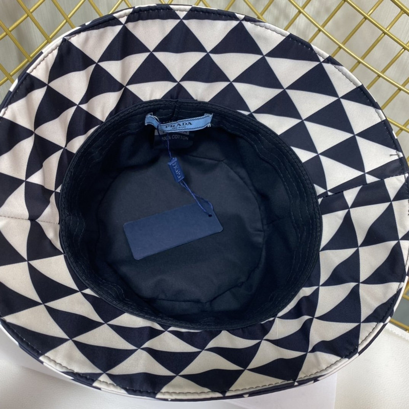 Pra*a printed re-nylon bucket hat white and black