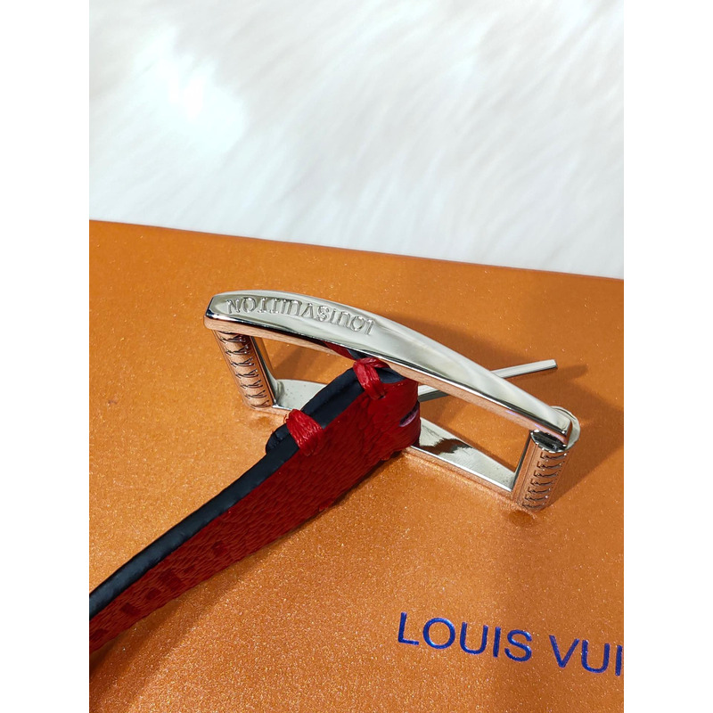 l**is V*t*n silver-tone lock belt red