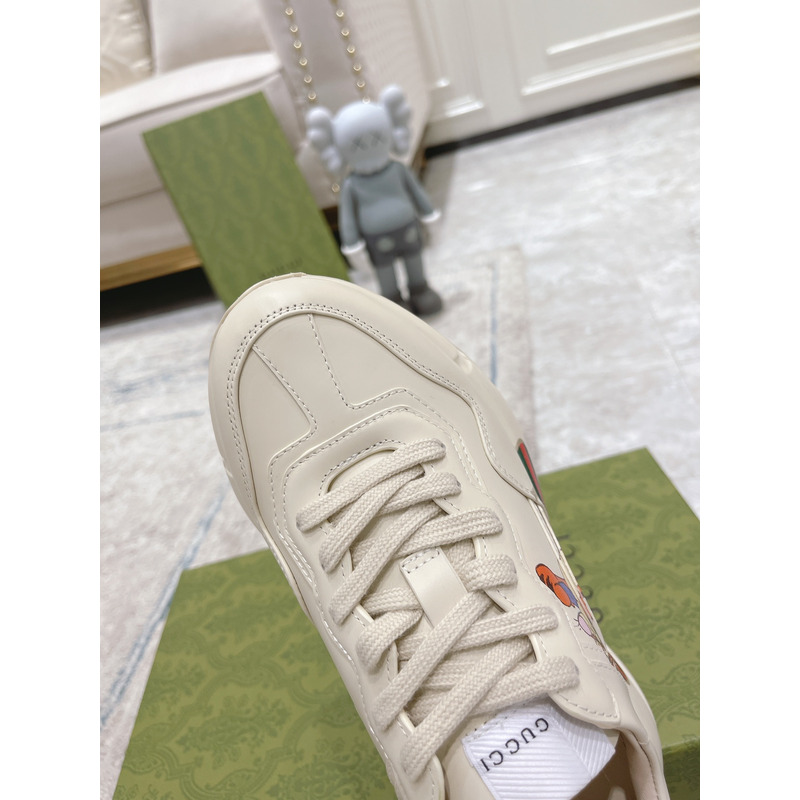 G*u*i tigger print sneaker white