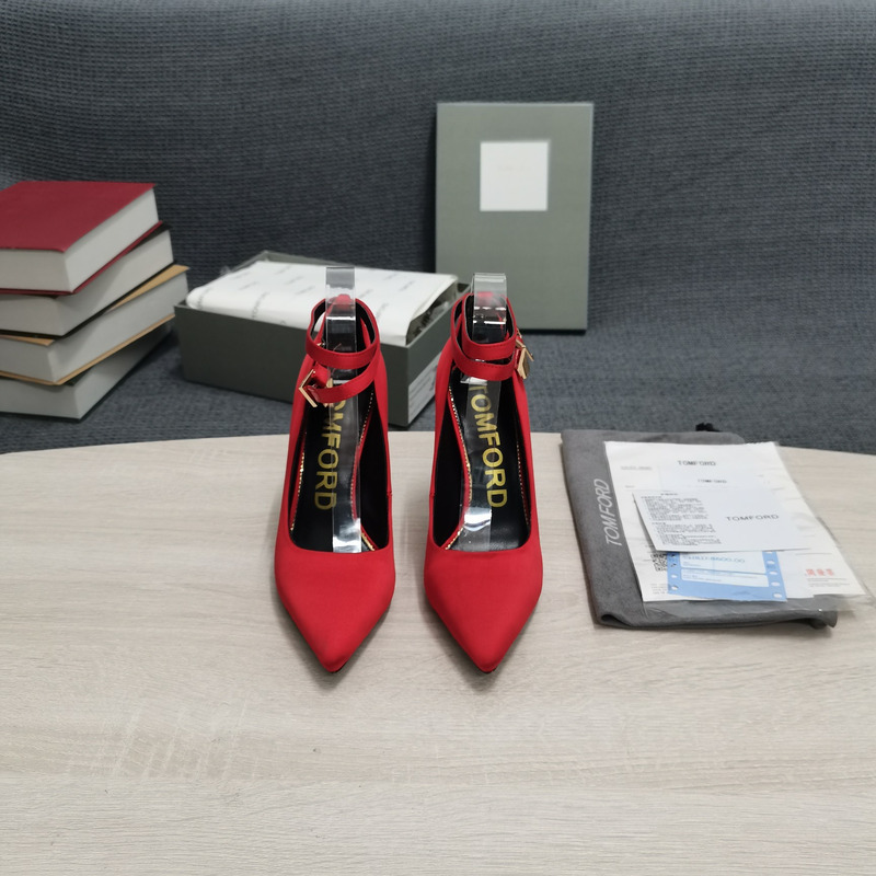 Tom Ford Padlock Leather pumps in Red