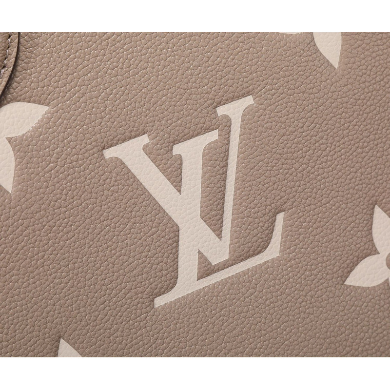 l**is V*t*n onthego mm tote bag