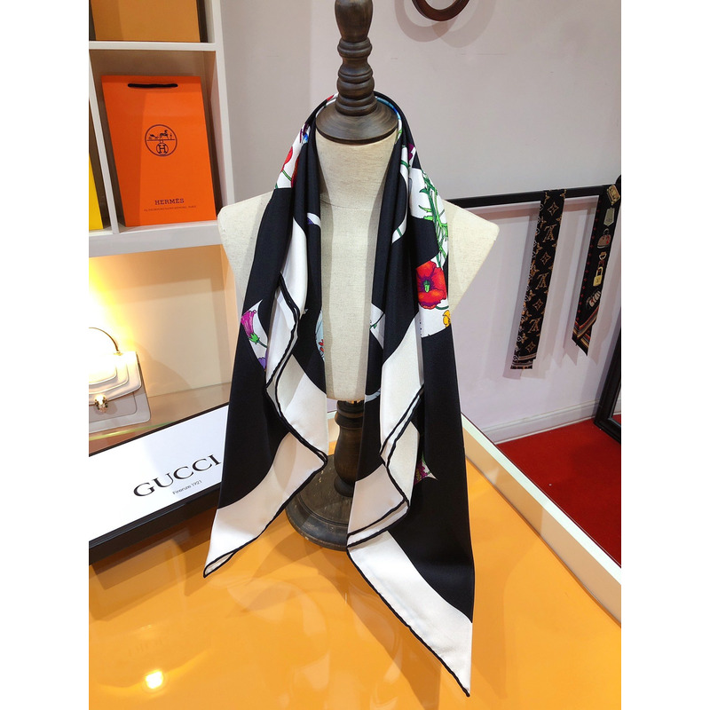 G*u*i flora G*u*i vintage logo print silk shawl