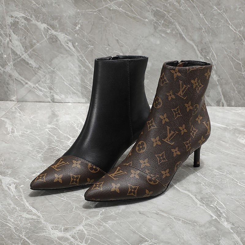 l**is V*t*n logo print ankle boots