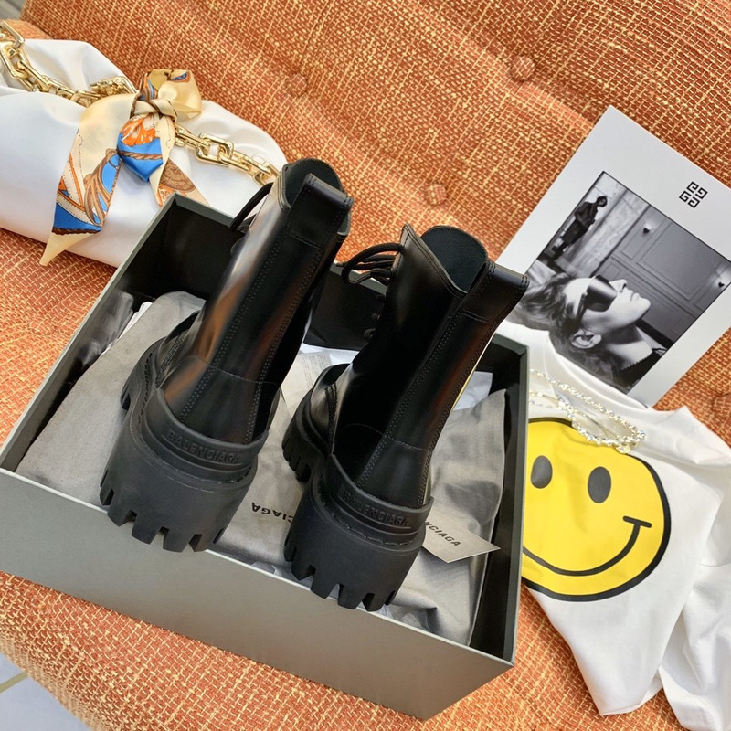 Ba*len*cia*ga wmns strike lace-up martin boots black
