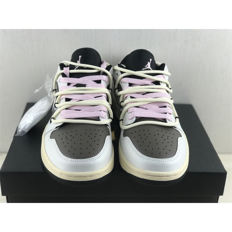 Jordan 1 Dunk Low in White＆Ｇrey
