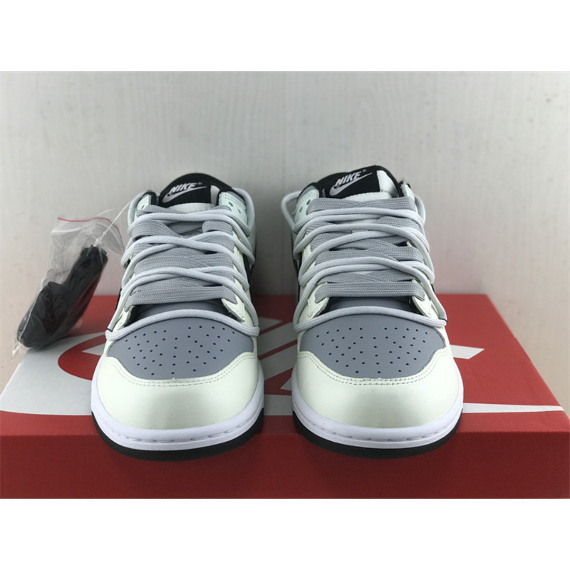Nike Dunk Low Grey