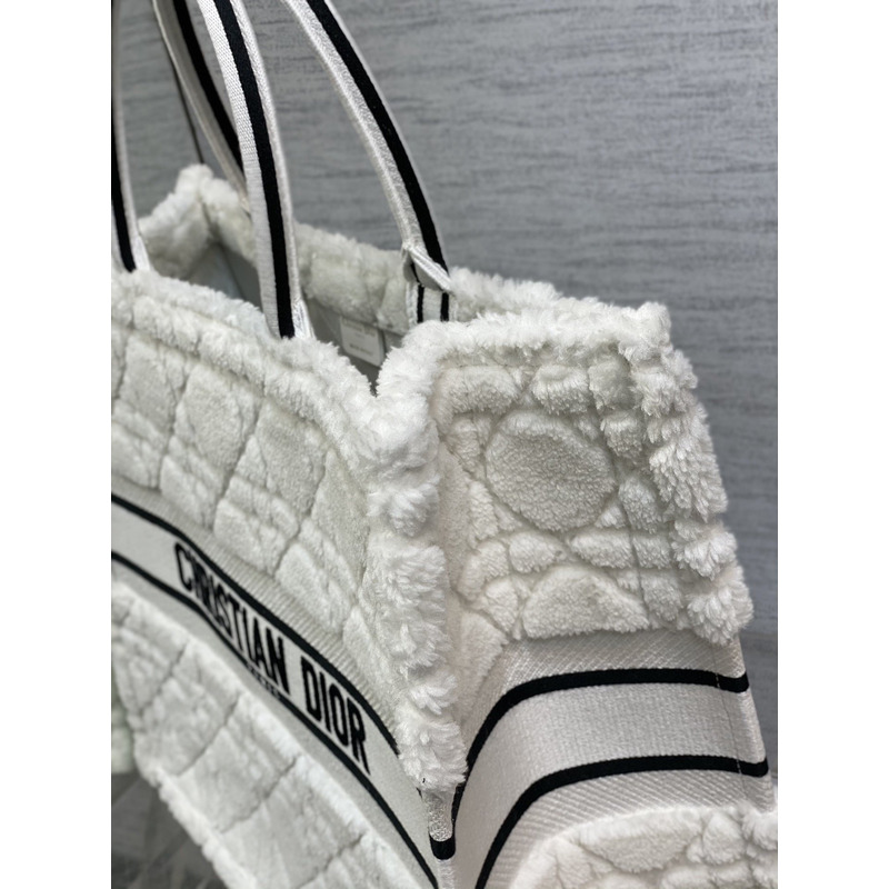 D*or large book tote bag cannage shearling latte