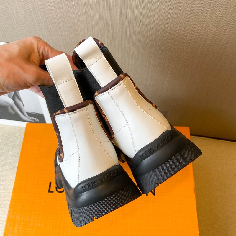 l**is V*t*n ruby ankle boots white