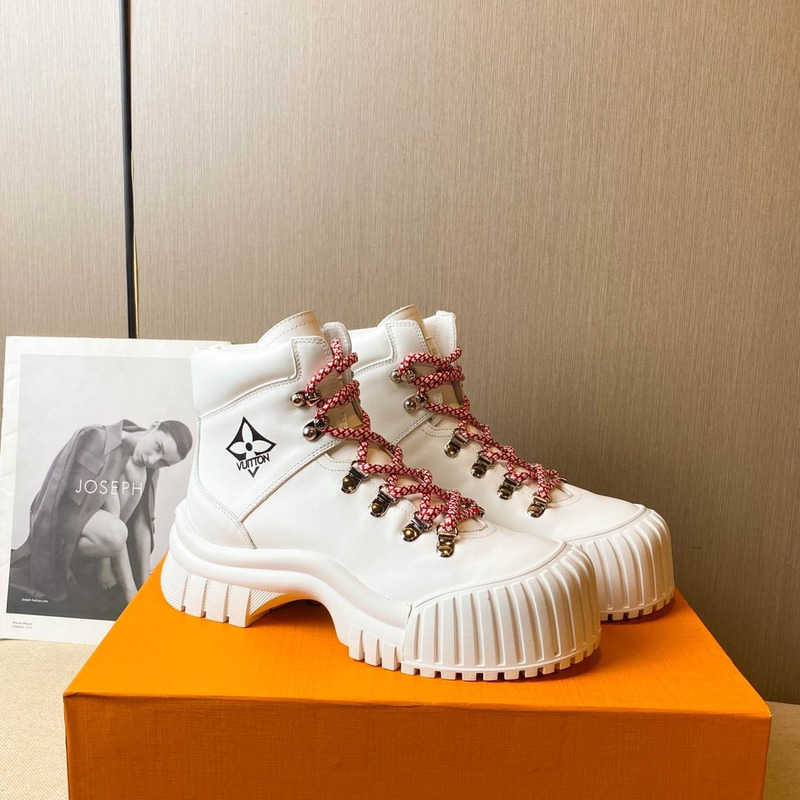 l**is V*t*n ruby flat ranger boots white