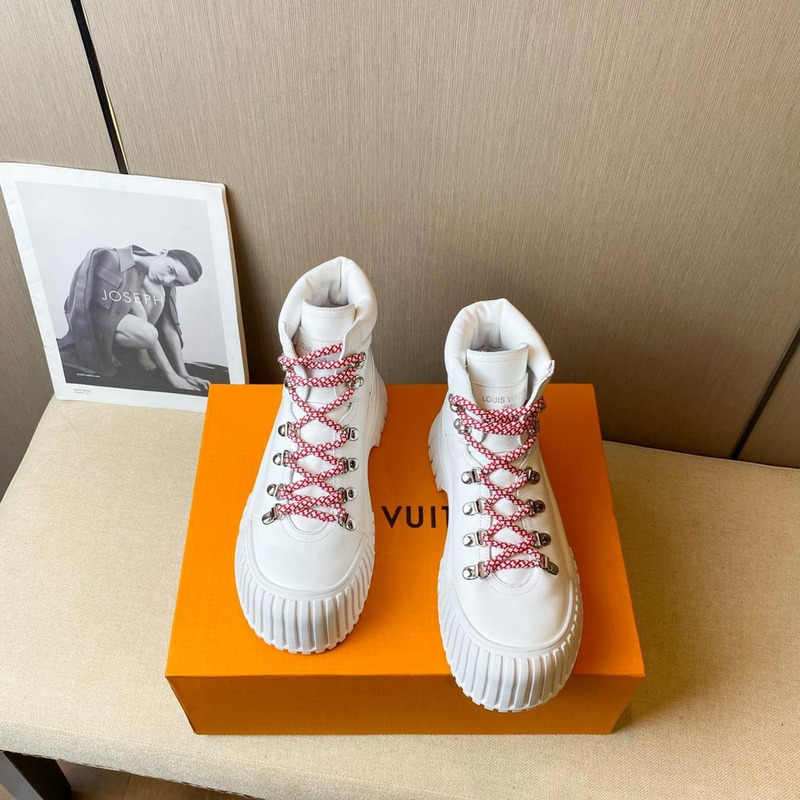 l**is V*t*n ruby flat ranger boots white