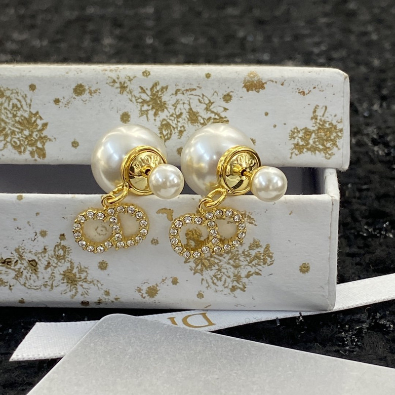 d*or cd Di*m*nd pearl earring