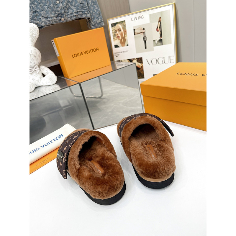 l**is V*t*n slipper pillow brown