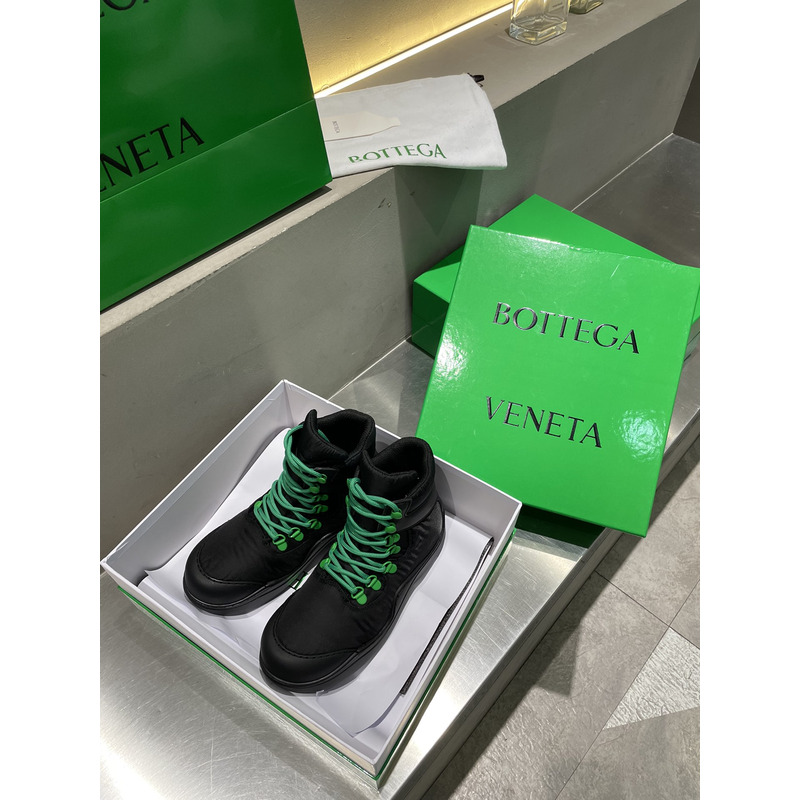 Bo*te*ga ve*ne*ta puddle bomber lace-up boots black