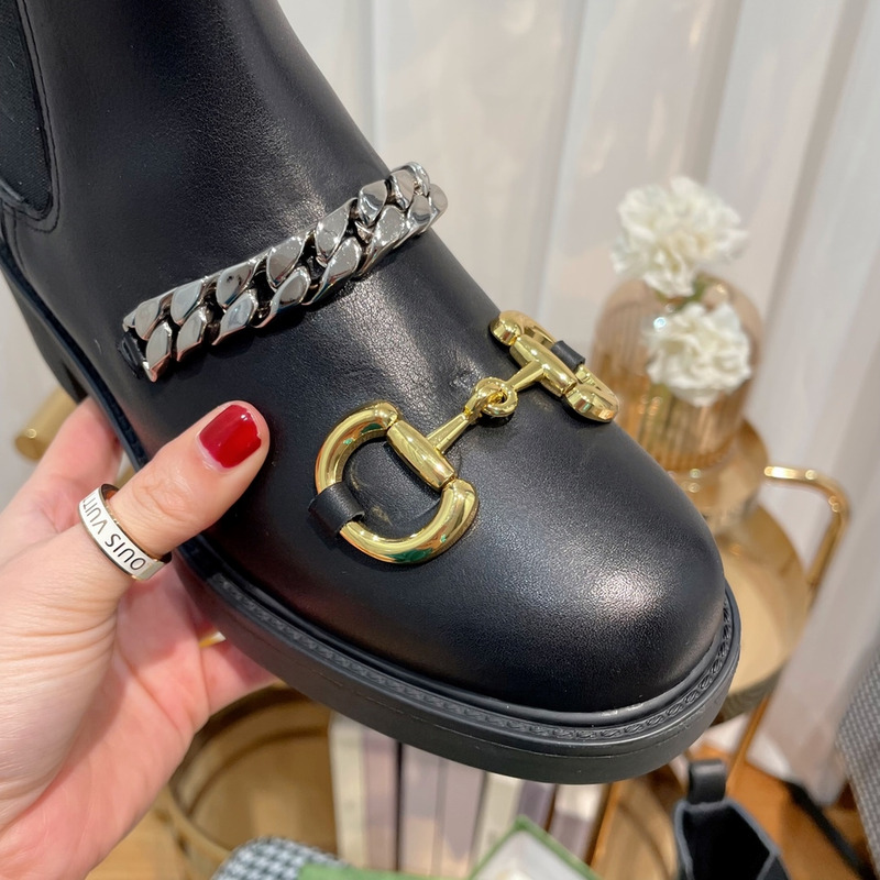 G*u*i chain chelsea boots black