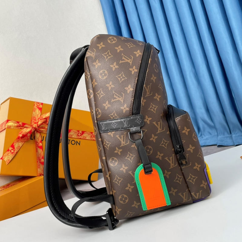 l**is V*t*n discovery backpack monogram