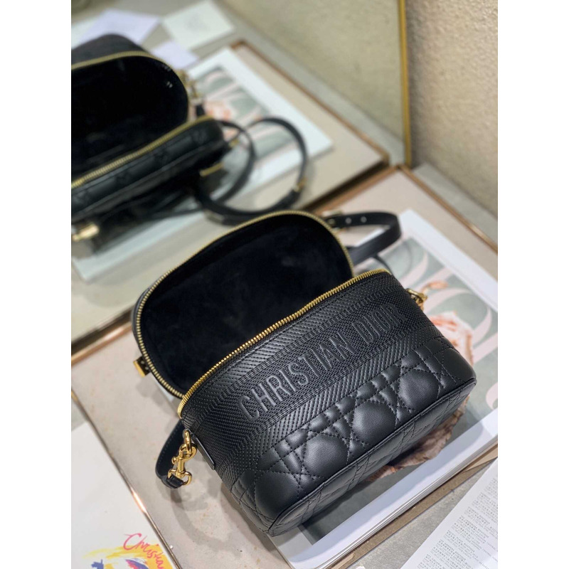 small D*ortravel  vanity case