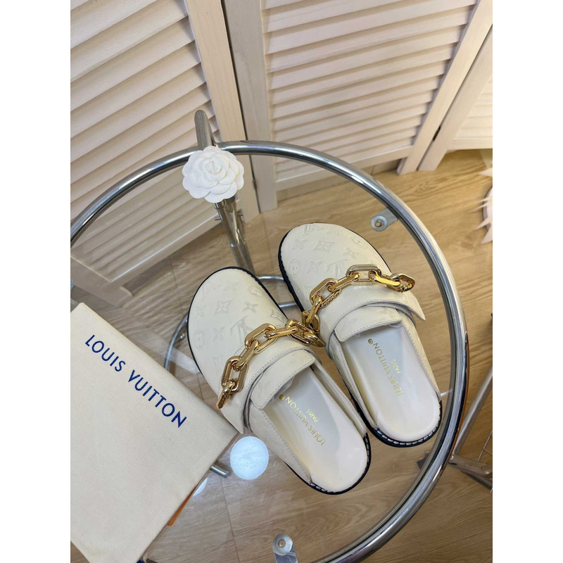 l**is V*t*n fireplace chain in white loafers