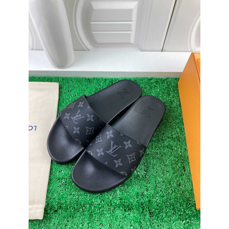 l**is V*t*n waterfront sandals