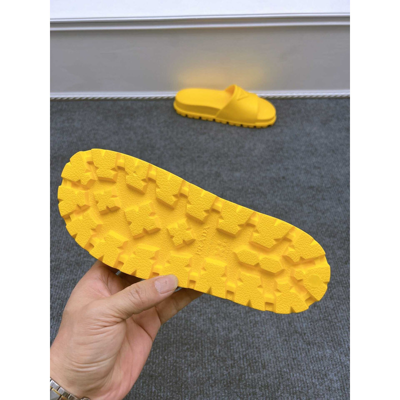 Pra*a rubber slides yellow