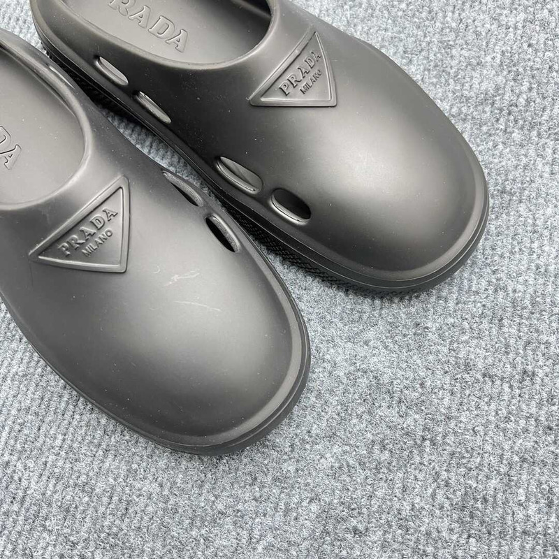 Pra*a foam rubber mules black